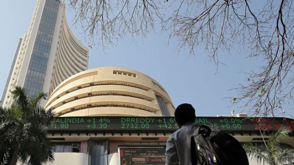 Stock Market Open: सपाट खुले भारतीय शेयर बाजार; निफ्टी 20,900 और सेंसेक्स 69,500 के करीब ।